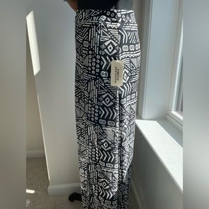 NWT Forever 21 Black and White Maxi Skirt Size L